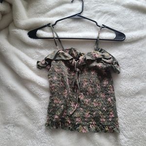 fitted crop tank top.